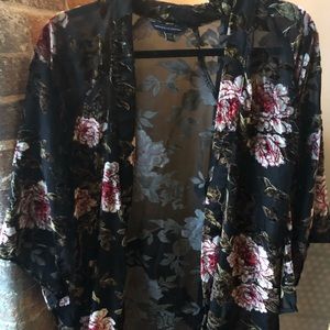 American eagle black floral velvet detail kimono